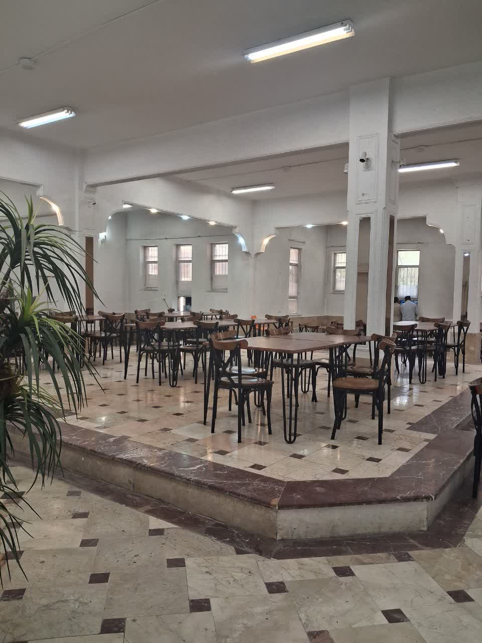 سالن غذا خوری اساتید وکارکنان..